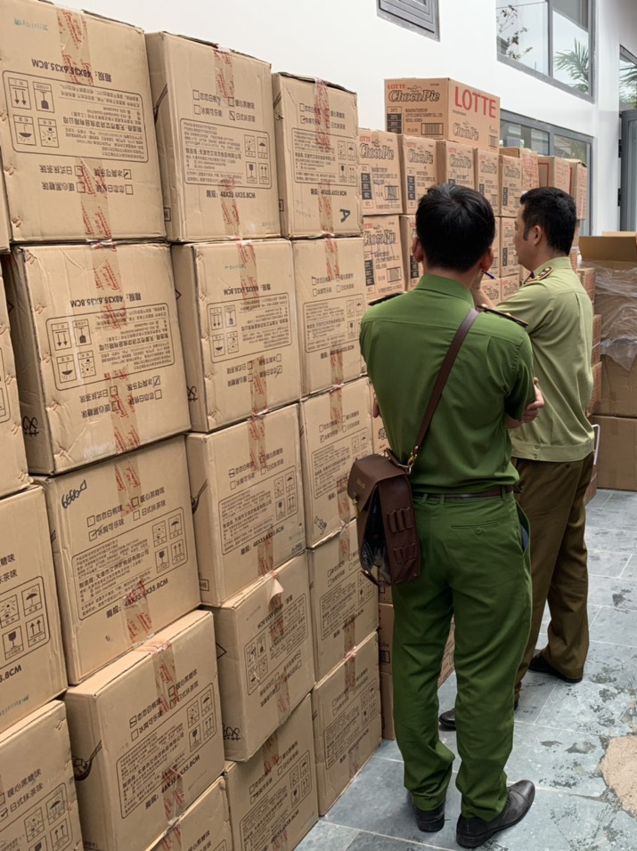 Tịch thu số lượng lớn hàng hóa kinh doanh qua mạng xã hội nhập lậu, không rõ nguồn gốc